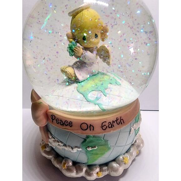 Precious Moments Snowglobe Peace on Earth 2003 Plays Joy to the World Works - Picture 11 of 14